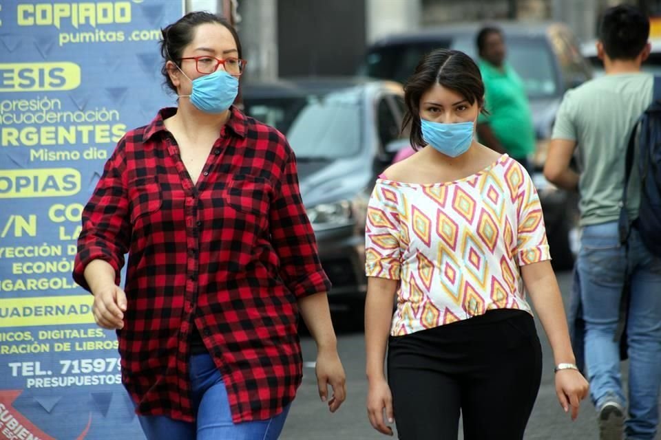 A falta de lluvia y viento en las próximas horas, se prevé una baja dispersión de contaminantes y el Gobierno capitalino analiza aplicar más medidas.