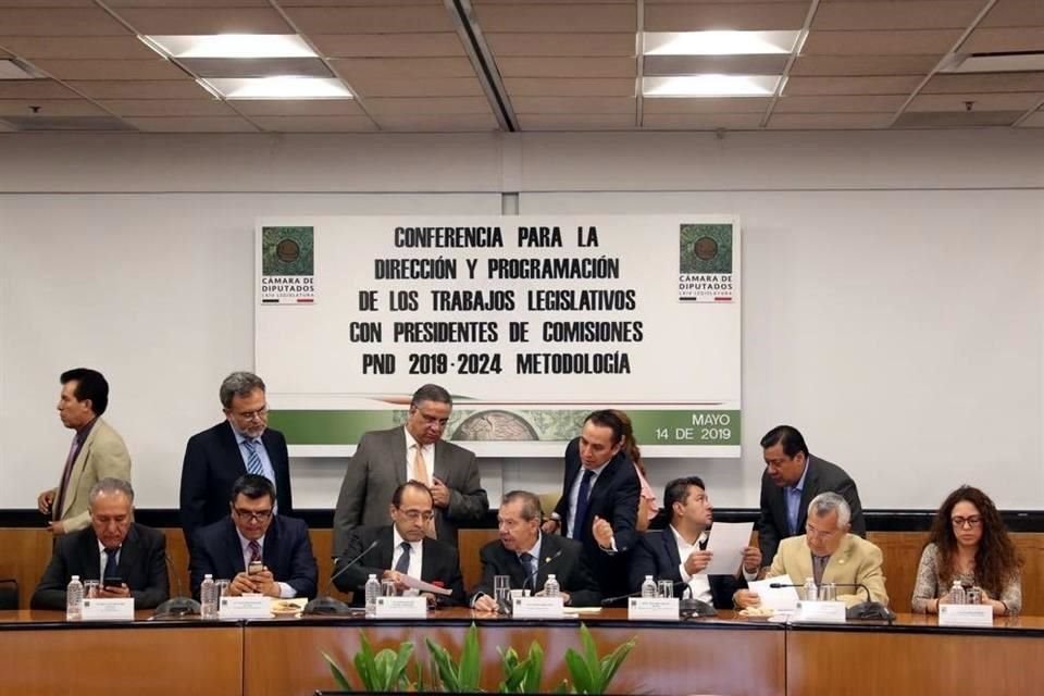 Reunión con presidentes de las comisiones de San Lázaro para discutir la metodología del análisis del Plan Nacional de Desarrollo.