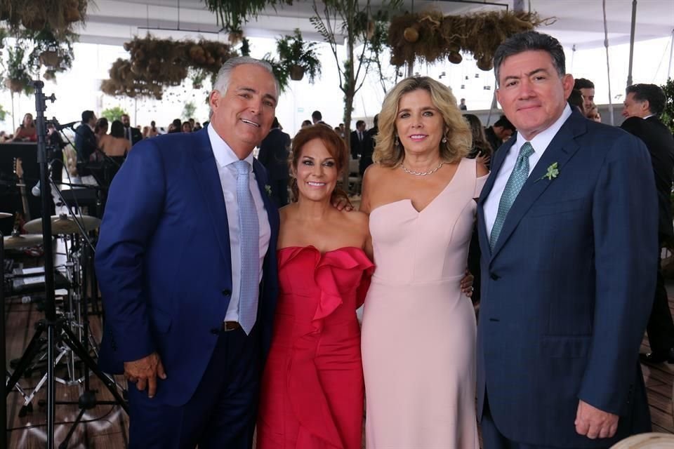 Rodolfo Guerra Castillo, Claudia García de Guerra, María de Ballí y Javier Ballí