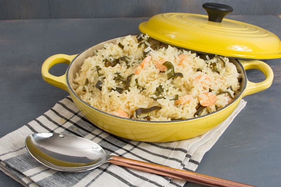 Arroz con camarones y chilacas.