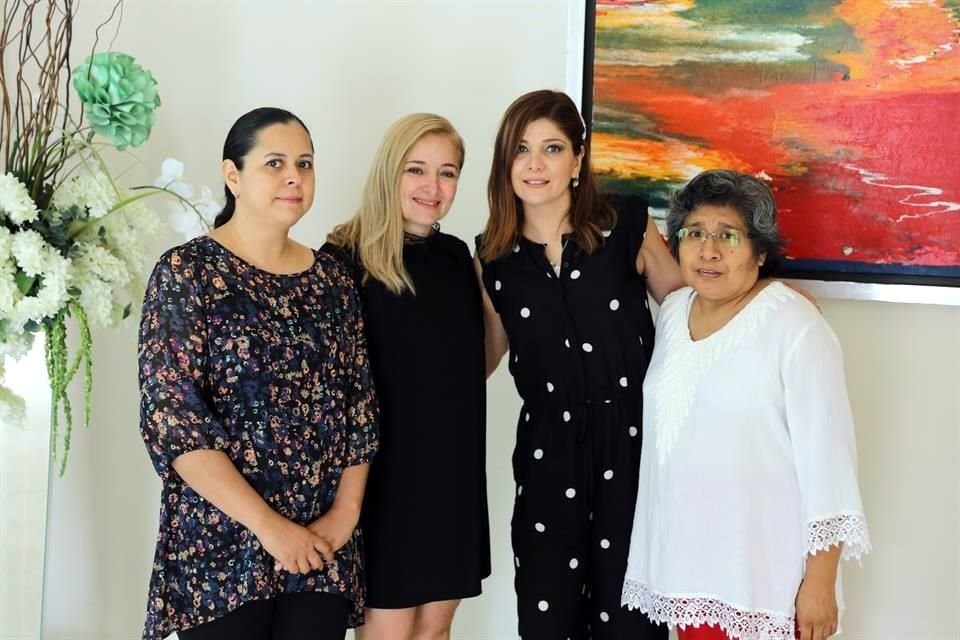 Yolanda Galindo, Claudia Victoria de González, Elena Vera y Ana María Del Angél