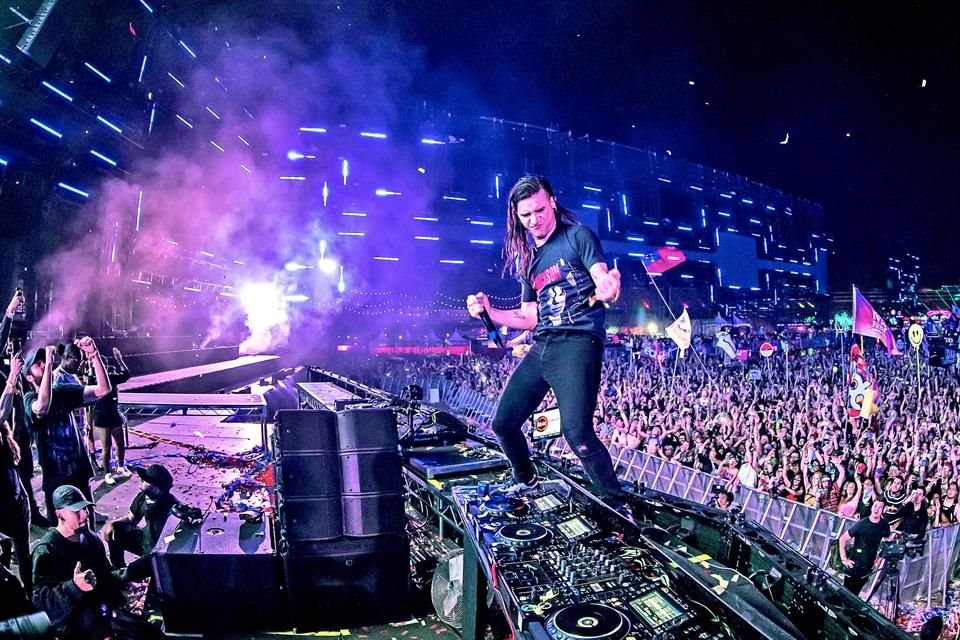 DJ Skrillex ofreció un set sorpresa.
