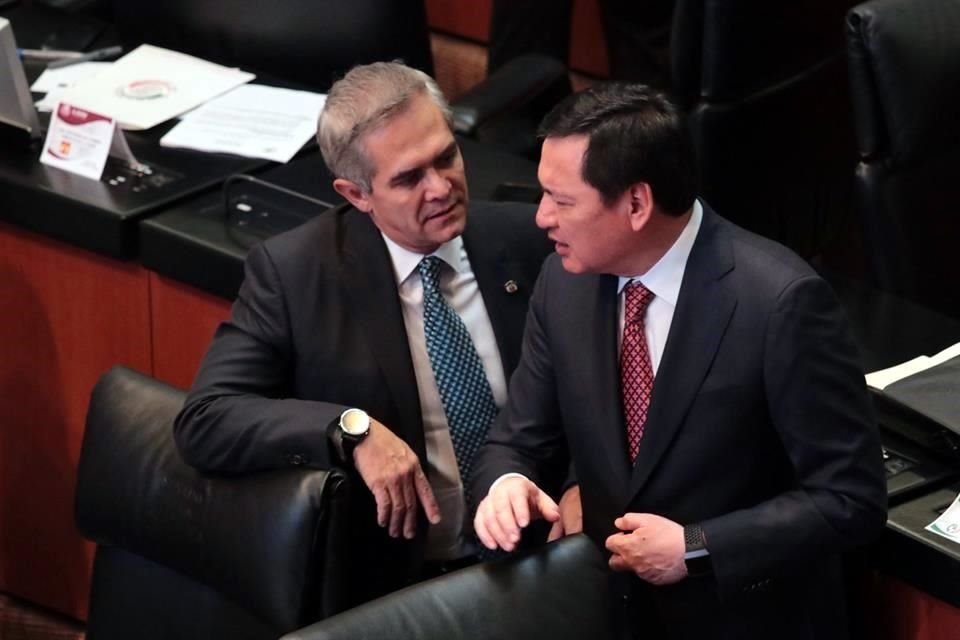 Mancera con el senador priista Miguel Ángel Osorio Chong.