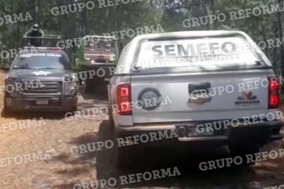 Diez personas murieron y tres resultaron heridas en enfrentamiento entre grupos armados en Uruapan, Michoacán, informó Fiscalía.