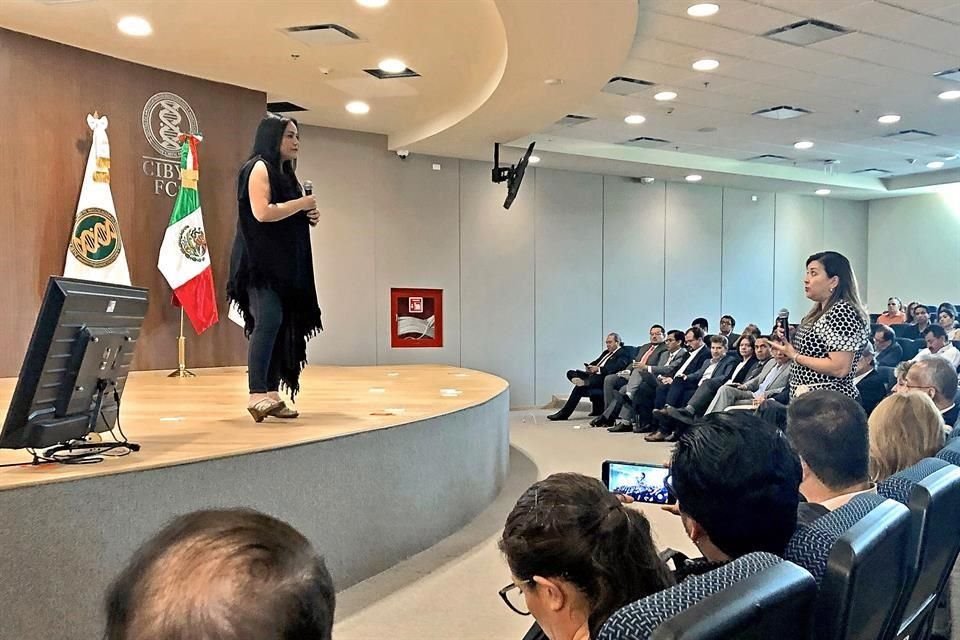 Aideé Orozco, directora adjunta de Desarrollo Tecnológico, Vinculación e Innovación, acudió a la reunión en lugar de María Elena Álvarez, directora general del Conacyt.