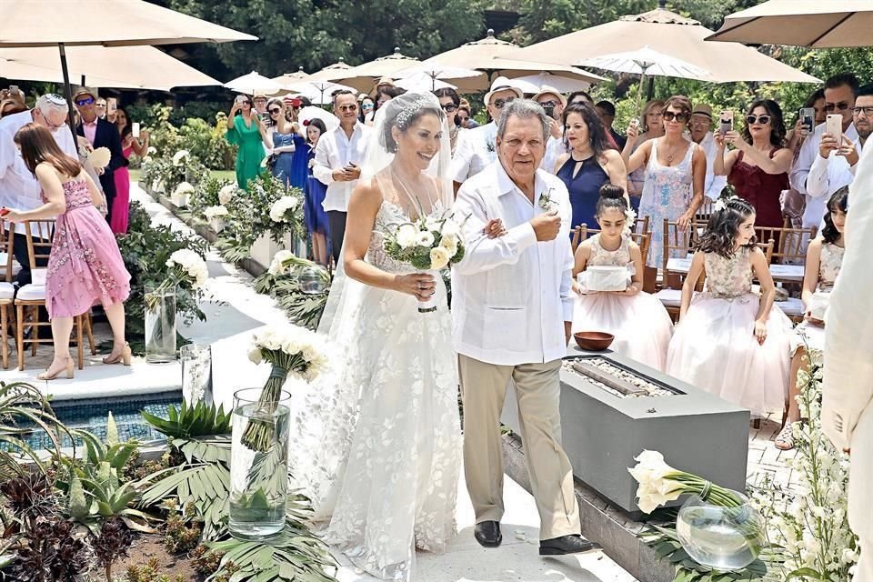 La novia con su papá, Carlos Hugo Marroquín