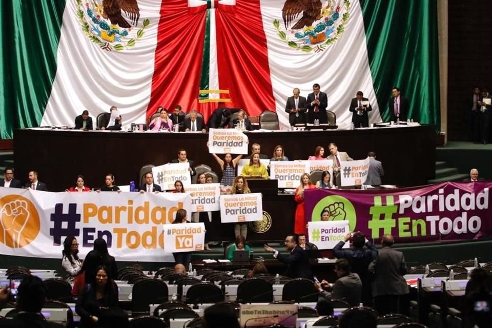 Martha Tagle, de Movimiento Ciudadano, durante su intervención desde tribuna.