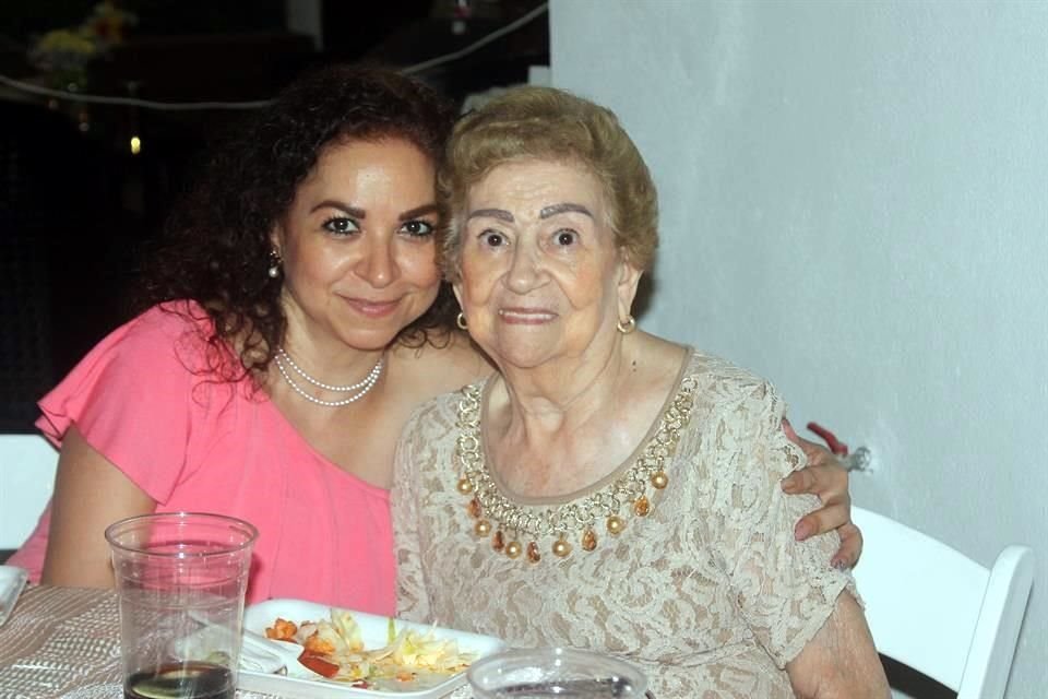 Maricela Chapa y Adelfa Lozano