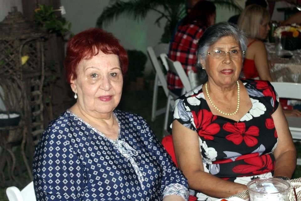 Catalina de Thompson y Orfelinda de Fernández