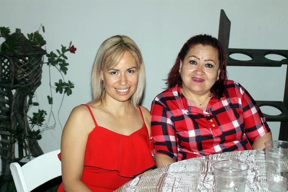 San Juana Pérez Sierra y Aracely Sierra