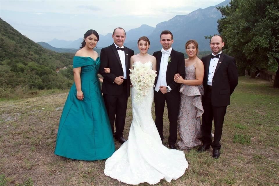 Ilse Dalí Aguilera, Ramón Aguilera Limón, Marian Aguilera Villarreal, Óscar Talancón Rodríguez, Claudia Villarreal de Aguilera  y Rodrigo Ortiz