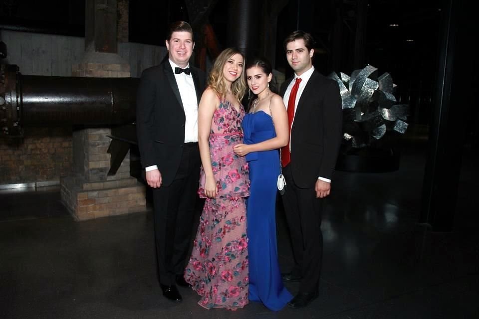 Carlos Eduardo Mendoza Cano, Dania Salinas de Mendoza, Denisse Coronado y Rafael Salinas Saldaña