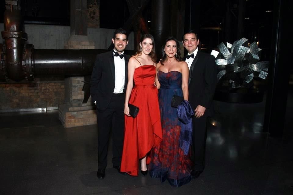 Carlos Cantú, Carolina Sandoval, Norma Leal y Carlos Cantú