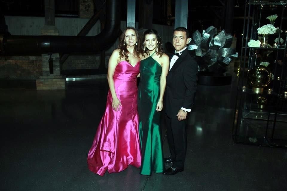 Mira Lozano,Paula Rosiles y Gustavo Rosiles