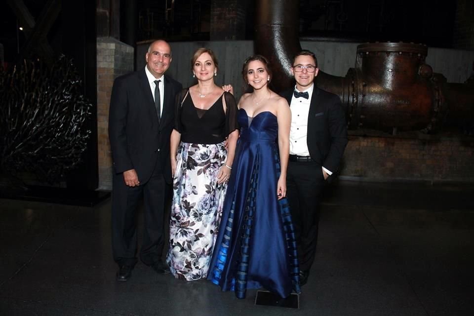 Alejandro Hovelman Cadaval, Georgina Rodríguez de Hovelman, Gina Hovelman y Miguel Siller