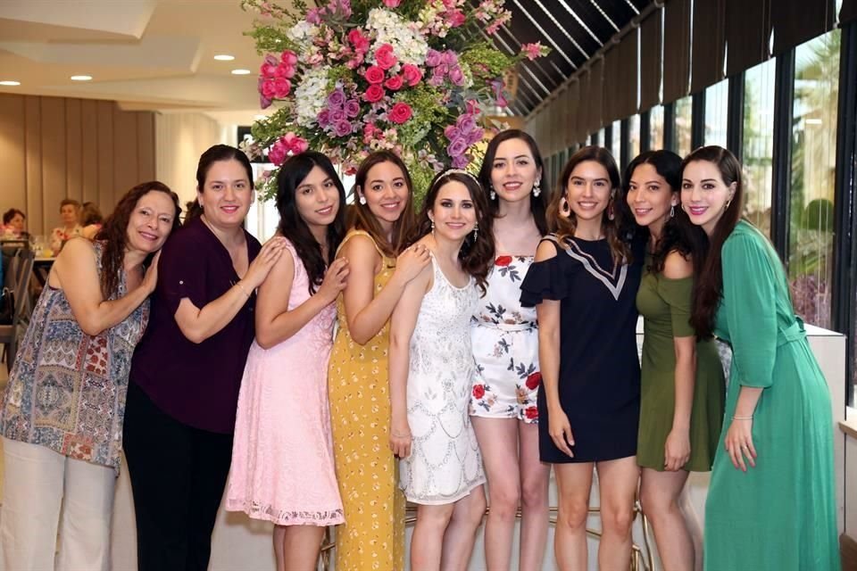 Lolis Marroquín, Rebeca Cruz, Priscila González, Valeria Benavides, Sofía Sheridan, Mariana Lomelí, Iza Padilla, Lorena Martínez y Zuly Treviño