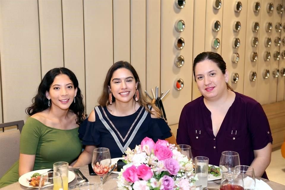 Lorena Martínez, Iza Padilla y Rebeca Cruz