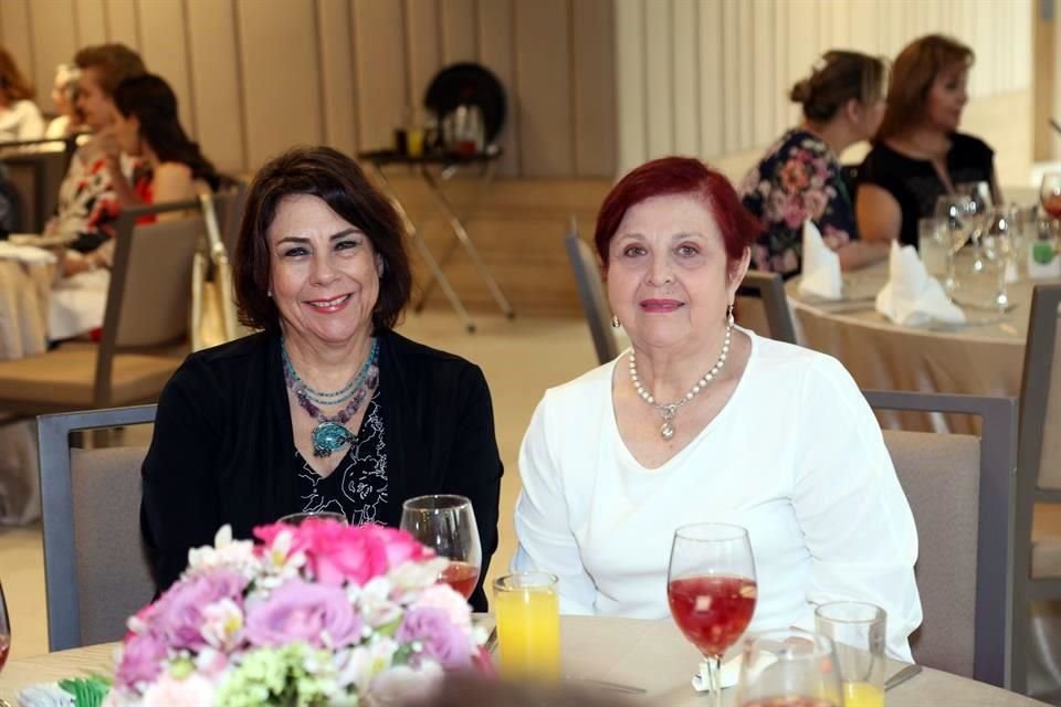 Nelly Marina Galván y Julia de Quiñones
