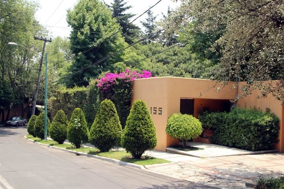 El predio de Loma Linda 155, en Cuajimalpa con 4 mil 969 metros cuadrados y una casa al interior, ha tenido numerosos y contradictorios cambios de uso de suelo.