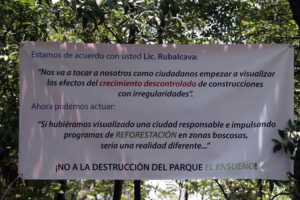 El cambio más drástico se registró el 14 de noviembre de 2018, cuando el terreno se amplió hasta 16,586 metros cuadrados y se autorizó construir ocho pisos para 22 viviendas.