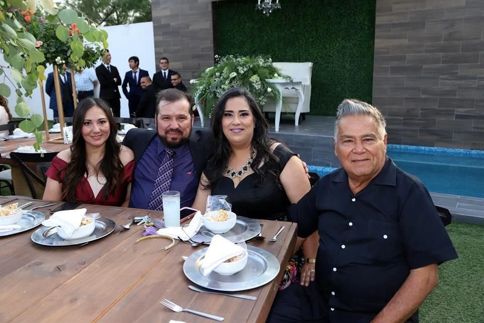 Martha de la Garza, José Guajardo, Ana Cristina Guajardo y Tomás Guajardo