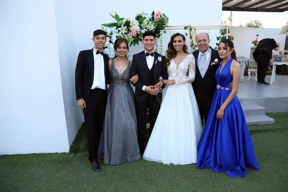 Carlos Chavarría, Lourdes Moreno de Chavarría, Carlos Chavarría Reyna y Lizeth Chavarría