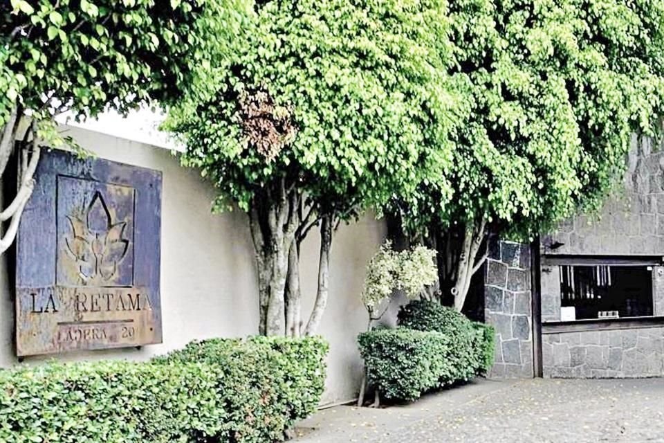 Anoche fueron cateadas tres residencias de la familia Lozoya, incluida una de Emilio Lozoya en Residencial La Retama, que habría sido comprada con dinero ilícito de Odebrecht.