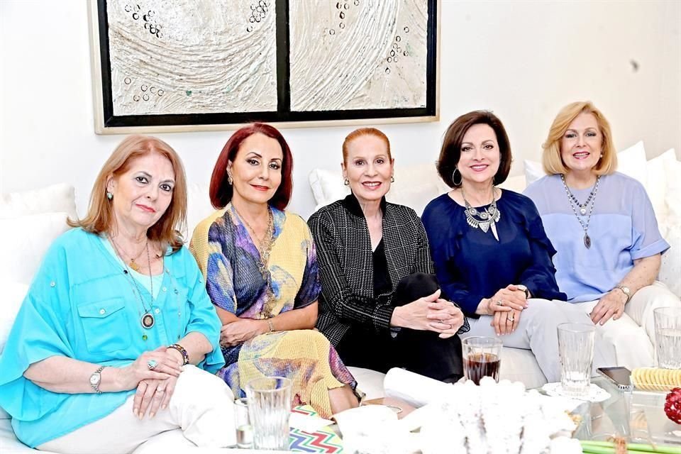 Margarita Vivanco, Amalia Lozano de Maiz, Nelly Sada González, Margarita Gámez de Zambrano y Guadalupe Campuzano de Gómez Collado