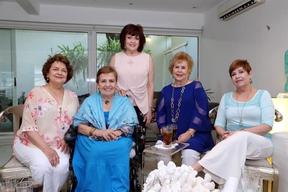 Josefina Guzmán de Pozas, Bertha María Reyna, Lydia Lagüera de Balandra, Martha Alicia Margáin de Salinas y Yolanda Gámez