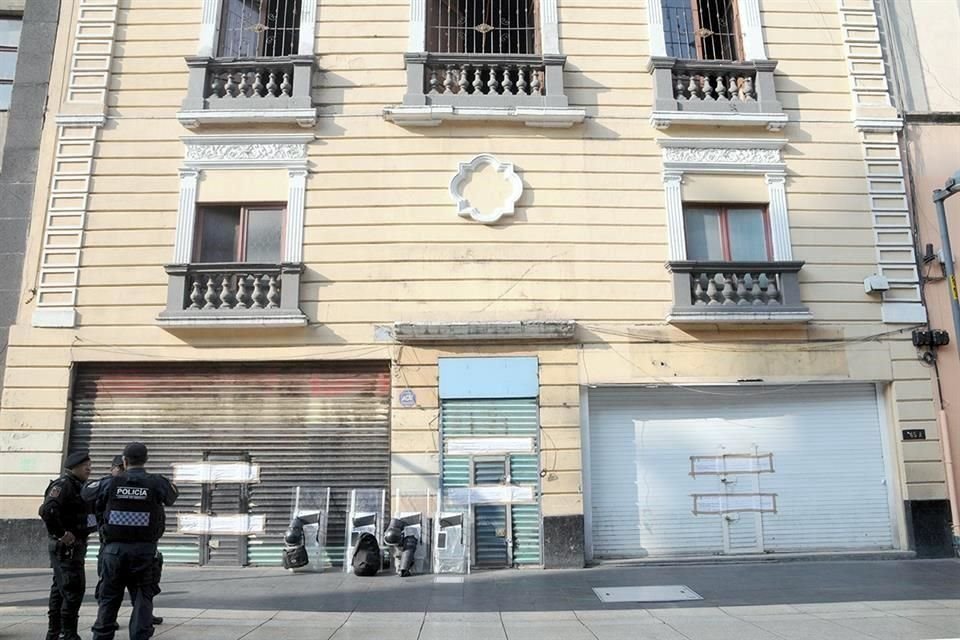 El pasado 30 de mayo, elementos de la Procuraduría capitalina recuperaron un inmueble invadido en el corredor de Madero, en la Colonia Centro, pero no hubo ninguna persona detenida. 