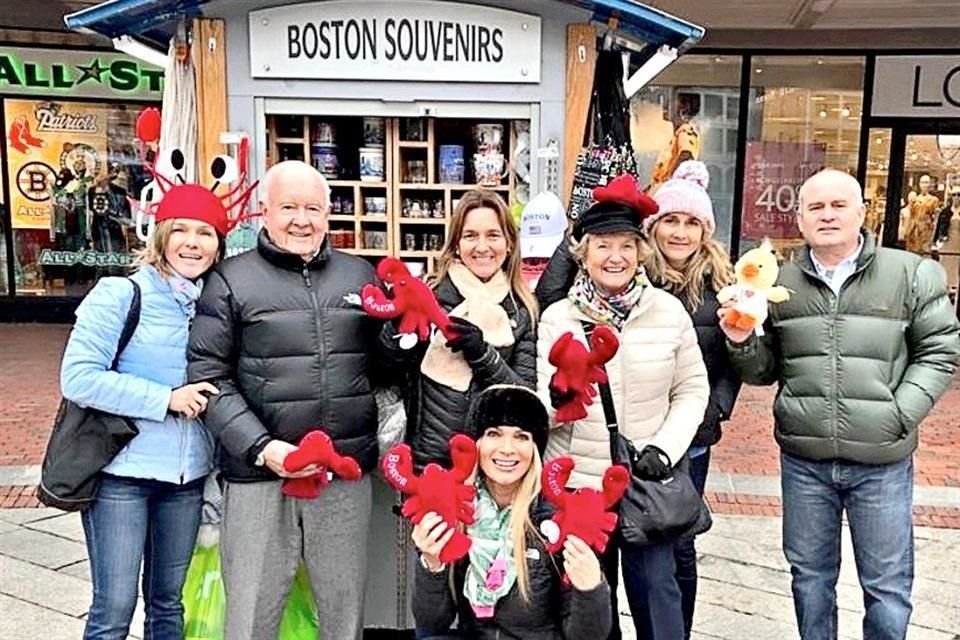 En el viaje por el cumpleaños de Enrique también visitaron la ciudad de Boston. Paula Lepeley, Enrique Lepeley, Denise Lepeley, Marcela Cambiaso, Michelle Lepeley, Enrique Lepeley y Vero Lepeley