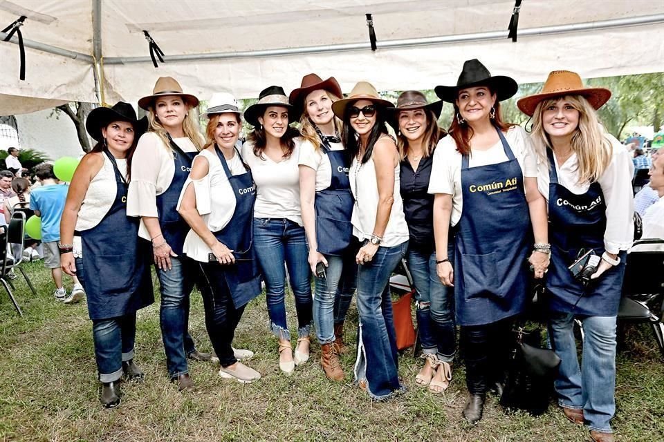 Angélica de Santillán, Claudia de Cabada, Sonia de Lenci, Magda de Lozano, Adriana Ibarra<br>de Bremer, Mónica Palacios de Martínez, Eva Linda González de Hinojosa, Mónica Sánchez y Andrea Sáenz de Garz