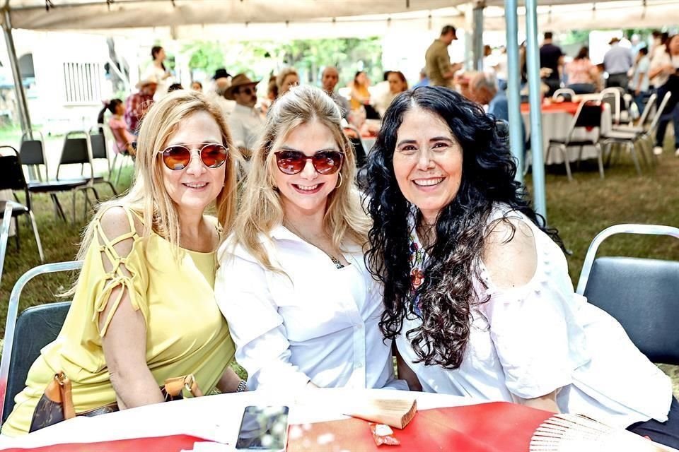 Laura de Villarreal, Lorena Lozano y Lupita Villarreal