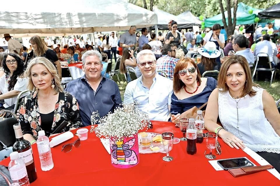 Julia Ibarra de Rodríguez, Antonio Rodríguez, Roberto Benavides, Romelia de Benavides y Alma de Serna