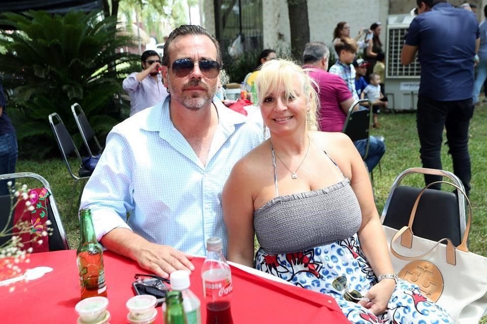 Juan Héctor Farías y Lorena Villarreal