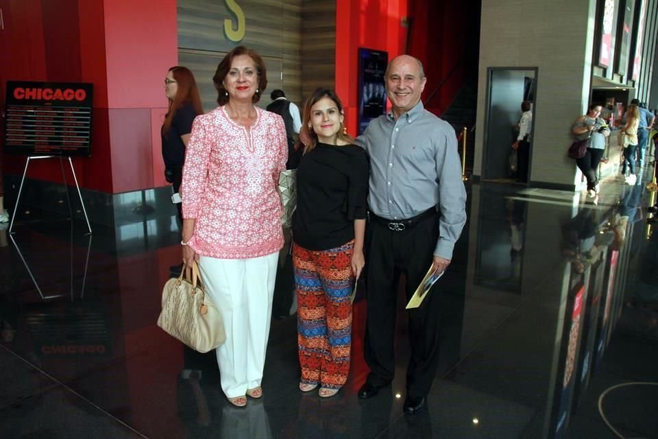 Irma de Cantú, Mimis Cantú y Rogelio Cantú