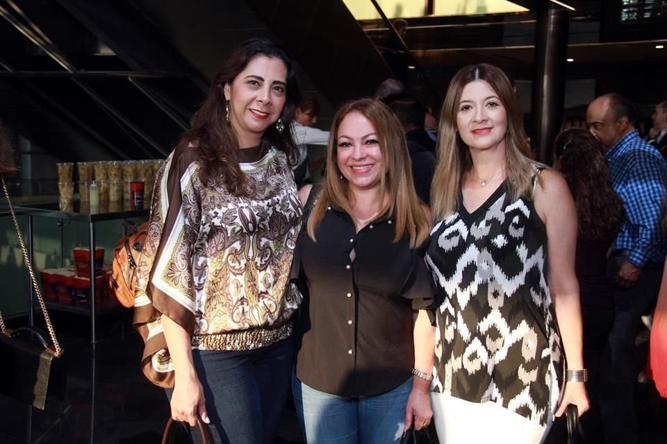 Katia Gómez, Claudia Aguiirre de García y Connie de Narro