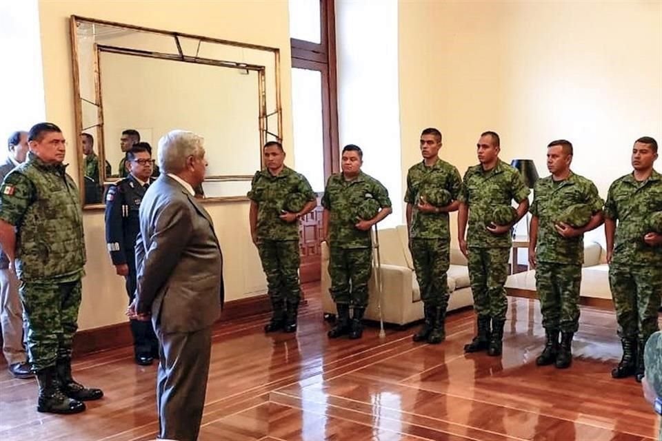 El Mandatario federal exhortó a los militares a seguir desempeñándose con profesionalismo.