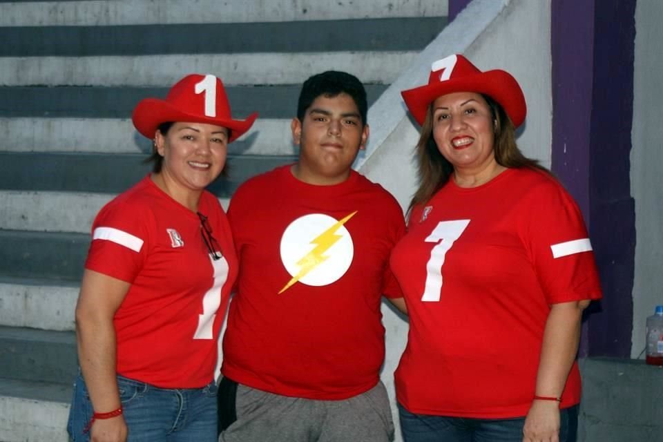 Leticia Navarro, Mauricio Landeros y Eva Gallardo