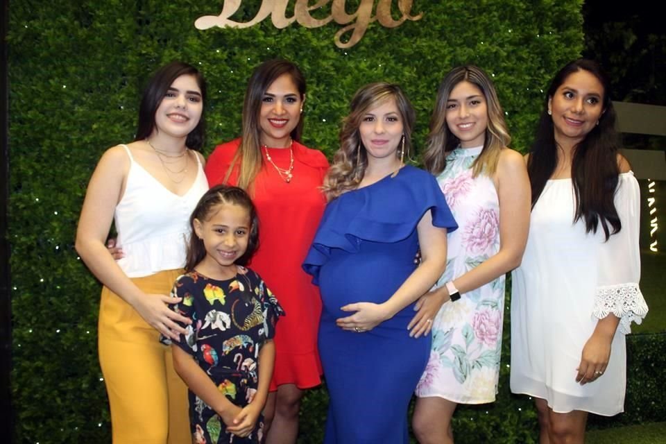 Johanna Martínez, Valentina Buentello, Lilly Martínez de Buentello, Monserrat Martínez de Martínez, Cynthia Hernández de Martínez y Jéssica Nava
