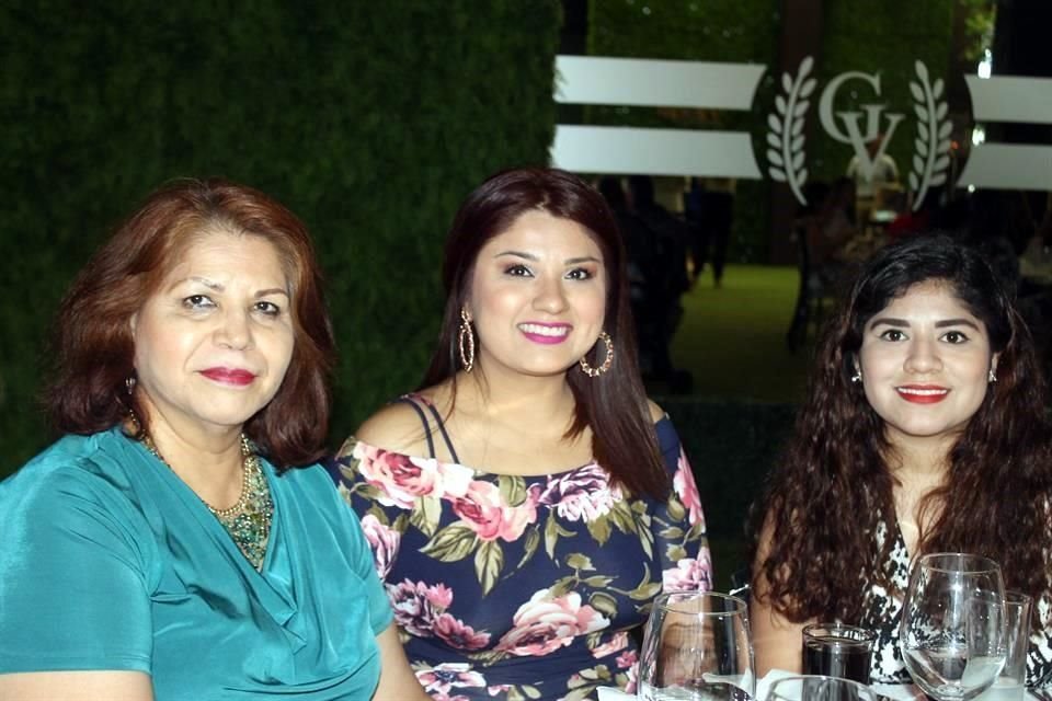 Martha Martínez, Ale Contreras y Karen Moreno