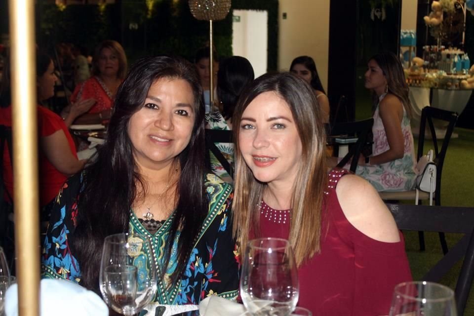 María Teresa Galván y Magaly Martínez