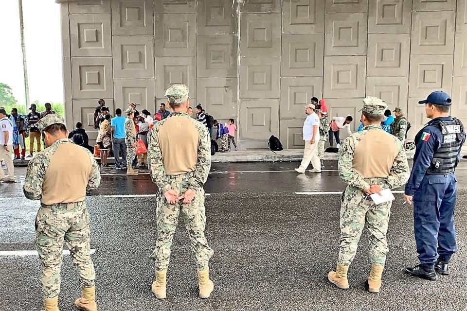 En Tapachula, una ciudad habituada a la convivencia con migrantes, se han incrementado en últimas fechas los puestos de control migratorio, las redadas y la presencia militar.