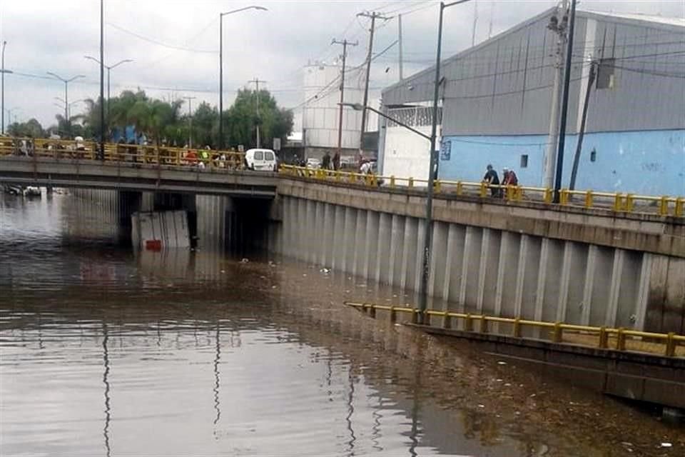 Cuerpos de emergencia se movilizaron ante las inundaciones.