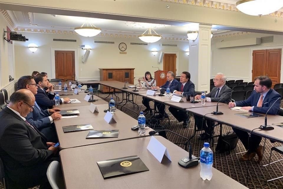 Delgado se reunió con los congresistas demócratas Henry Cuellar, Lou Correa, Verónica Escalante y Sheila Jackson, así como el republicano Steve Scalise, el segundo más importe en dicha fracción.