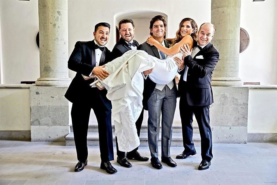 Los novios con Carlos Muñoz, Santiago Muñoz y Gustavo Acosta