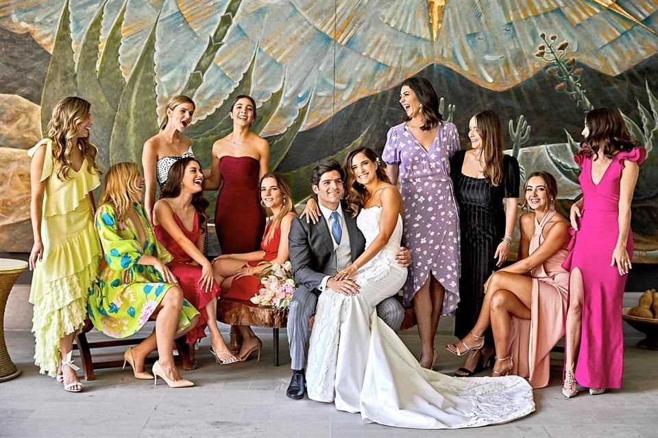 CON AMIGAS DE LA NOVIA. Andrea Martínez, AnaCris Alatorre, Mariana Sesma, Lili Santaelices, Marijose Ramos, Any Casas, los novios, Pau Villarreal, Barby Barroso, Bárbara Borrego y Carola Gutiérrez