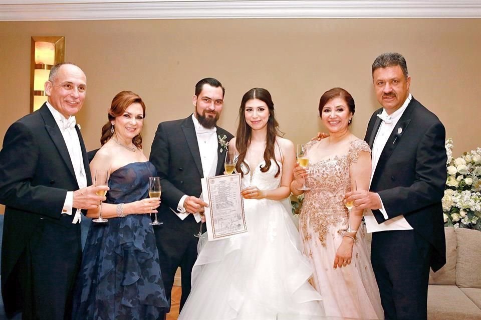 Alberto Menchaca Vargas, Laura Elena Mendez de Menchaca, Alberto Menchaca Mendez, Sarah Gracia Arredondo, Sara Arredondo de Gracía y Jorge Gracia Martínez
