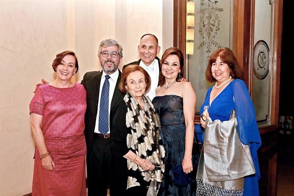Patricia Velasco de Farías, Pablo Farías, Alicia Zorrilla, Alberto Menchaca Vargas, Laura Elena Mendez de Menchaca y Diana Rodriguez