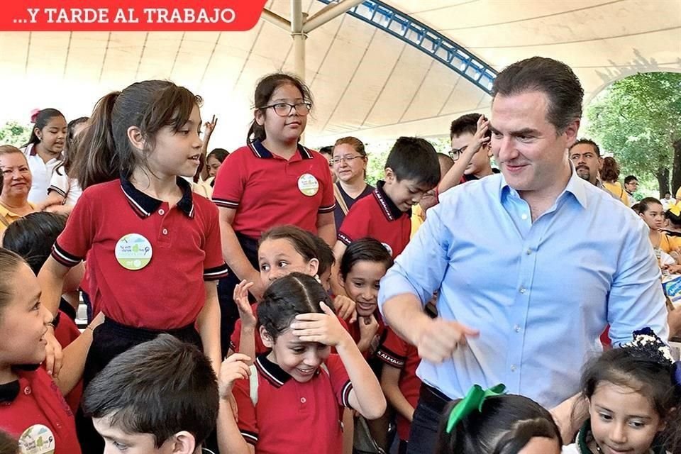 El Alcalde llega tarde a sus labores.
